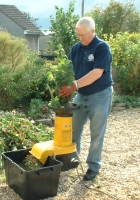 Garden shredder for composting preparation