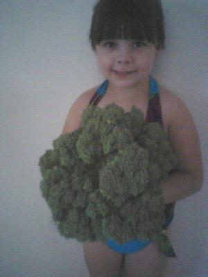 Savanna holding a head of broccoli